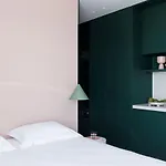 Neo *