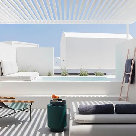 Neo * Fira (Santorini)