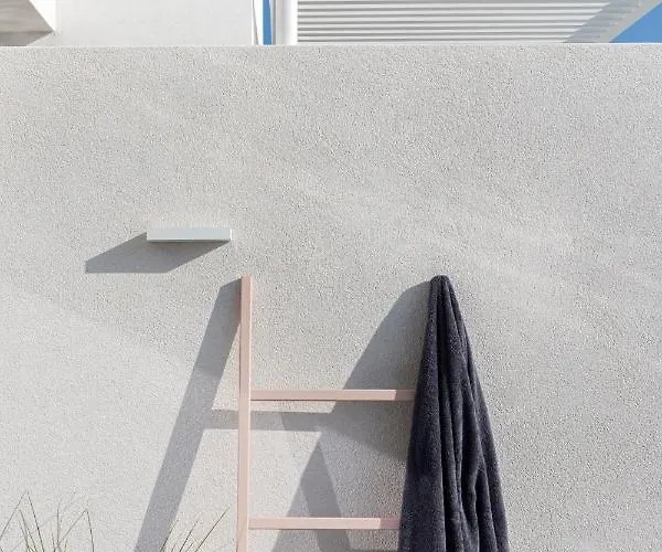 Neo Hotel Fira (Santorini)