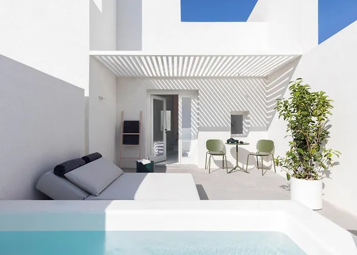 Neo * Fira (Santorini)